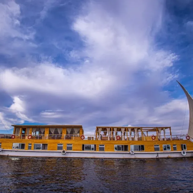 4 Days Dahabiya Nile Cruise from Aswan to Luxor